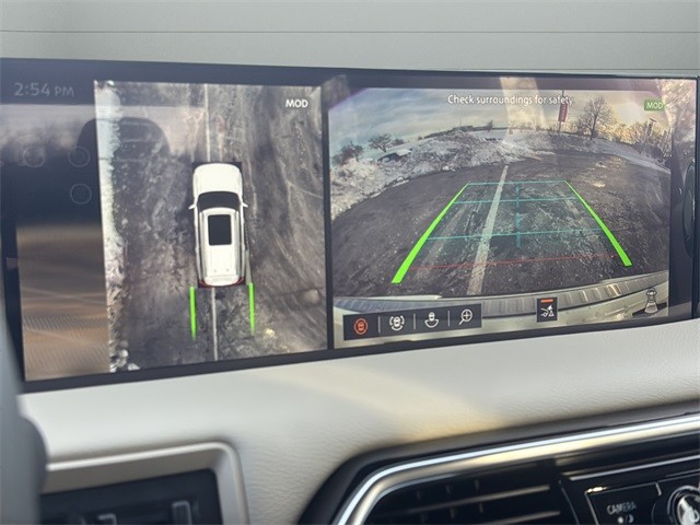 Nissan Armada Vehicle Full-screen Gallery Image 19