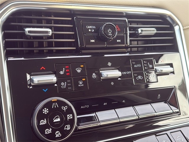 Nissan Armada Vehicle Full-screen Gallery Image 20