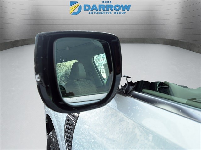 Nissan Armada Vehicle Full-screen Gallery Image 28