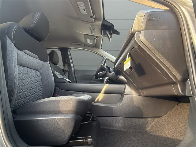 Nissan Kicks Vehicle Full-screen Gallery Image 11