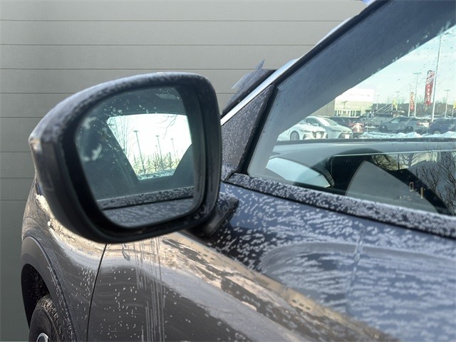 Nissan Kicks Vehicle Full-screen Gallery Image 14