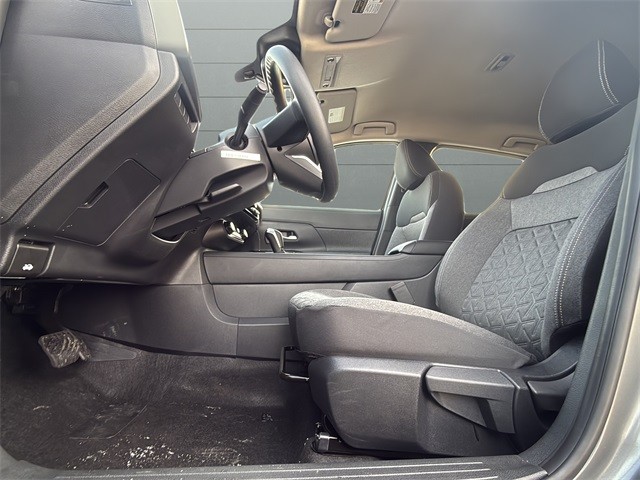 Nissan Kicks Vehicle Full-screen Gallery Image 15