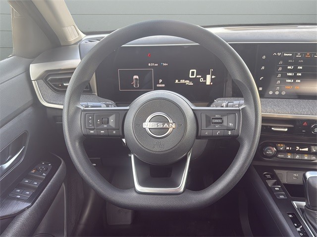 Nissan Kicks Vehicle Full-screen Gallery Image 18