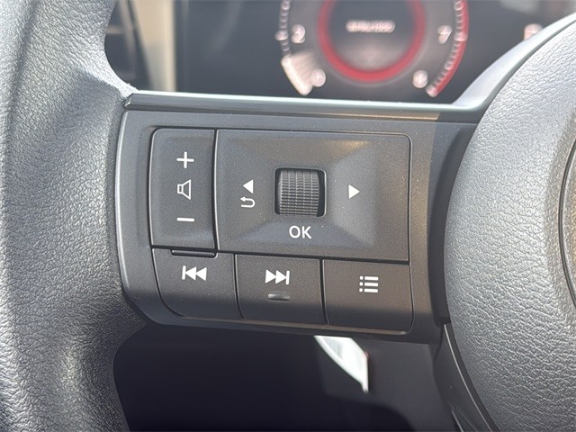 Nissan Kicks Vehicle Full-screen Gallery Image 19