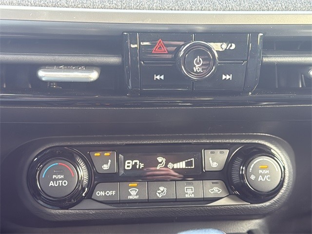 Nissan Kicks Vehicle Full-screen Gallery Image 23