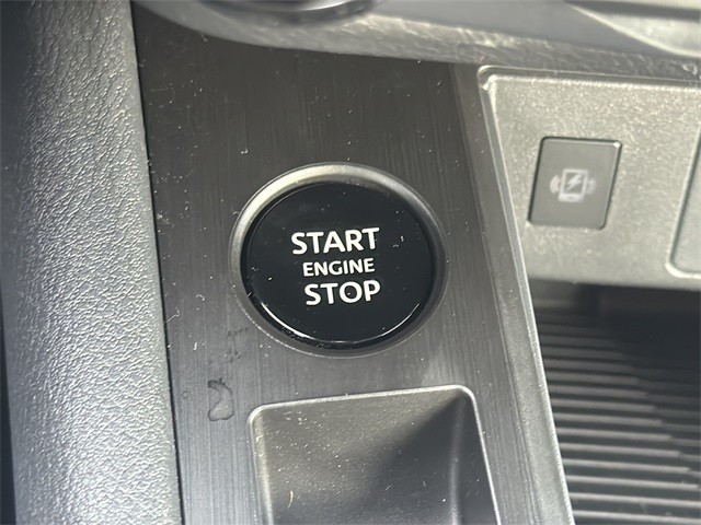 Nissan Kicks Vehicle Full-screen Gallery Image 24