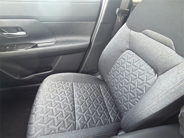 Nissan Kicks Vehicle Full-screen Gallery Image 26