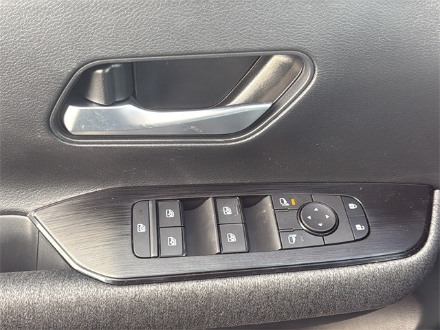 Nissan Kicks Vehicle Full-screen Gallery Image 28