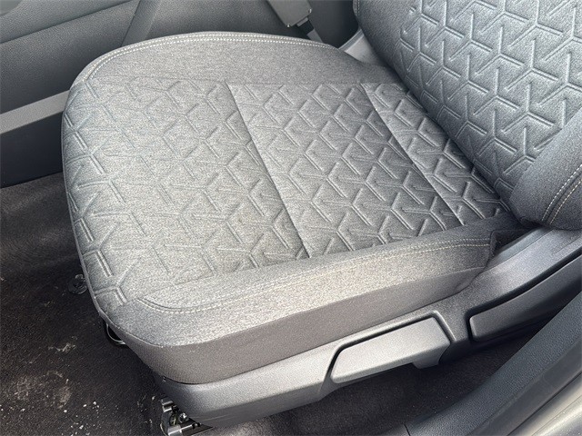 Nissan Kicks Vehicle Full-screen Gallery Image 29