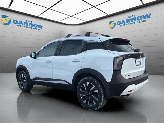 Nissan Kicks Vehicle Full-screen Gallery Image 3