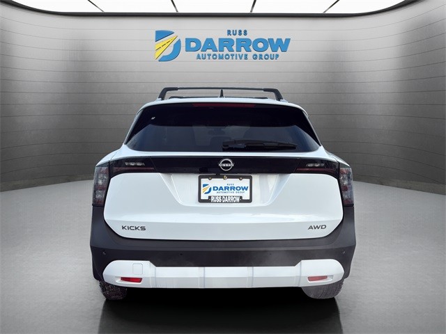 Nissan Kicks Vehicle Full-screen Gallery Image 4