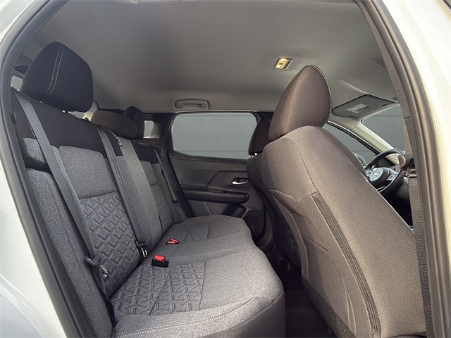 Nissan Kicks Vehicle Full-screen Gallery Image 10