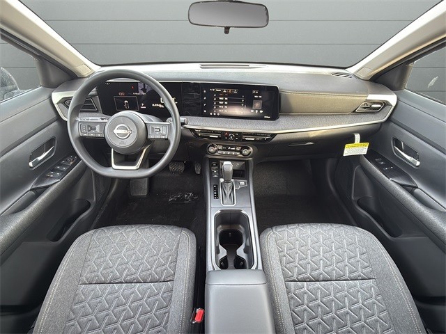 Nissan Kicks Vehicle Full-screen Gallery Image 13