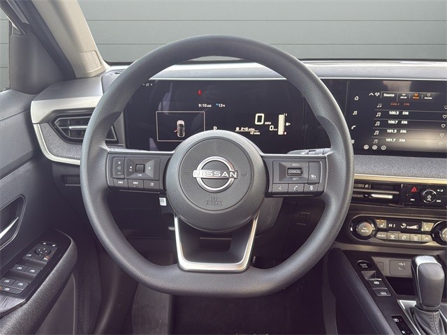 Nissan Kicks Vehicle Full-screen Gallery Image 14