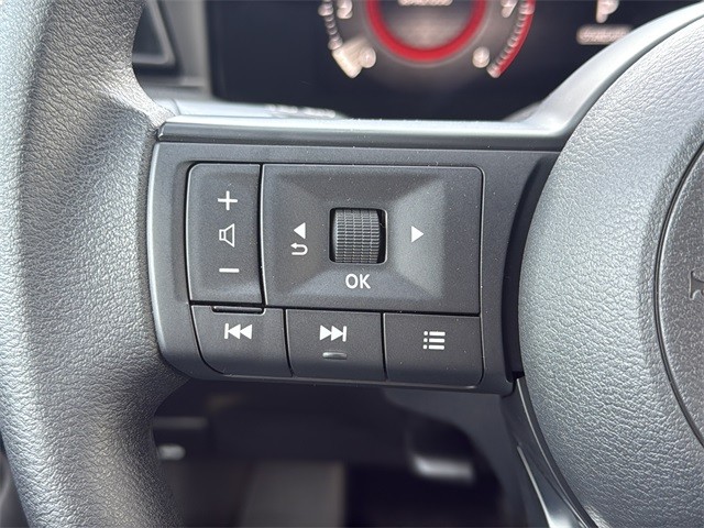 Nissan Kicks Vehicle Full-screen Gallery Image 15