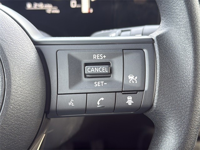 Nissan Kicks Vehicle Full-screen Gallery Image 16