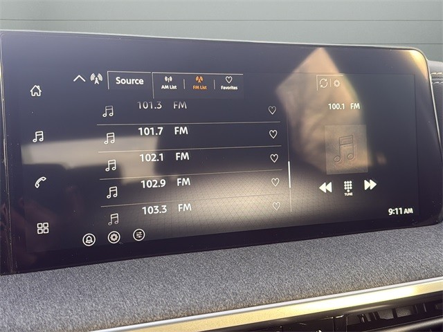 Nissan Kicks Vehicle Full-screen Gallery Image 17