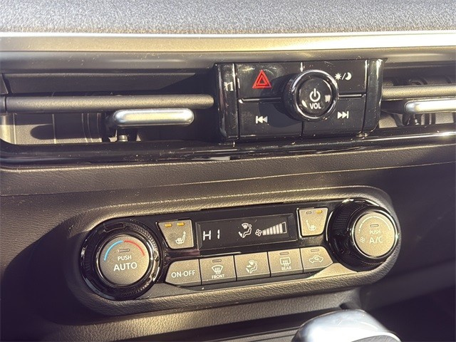 Nissan Kicks Vehicle Full-screen Gallery Image 19