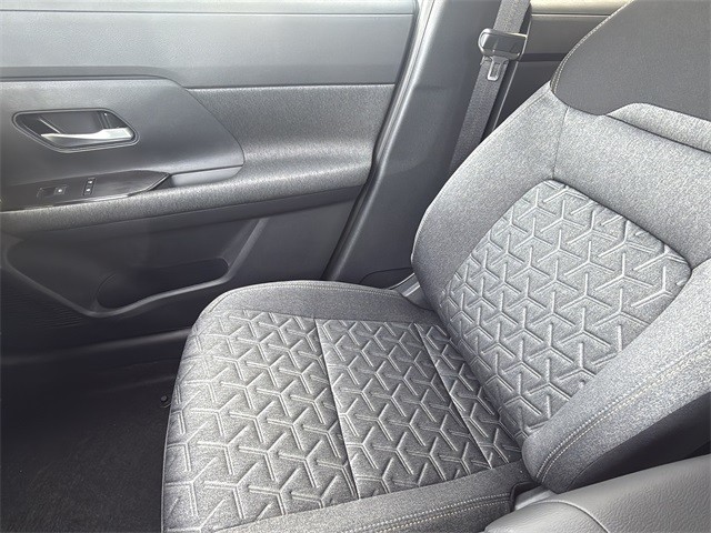 Nissan Kicks Vehicle Full-screen Gallery Image 21