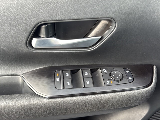 Nissan Kicks Vehicle Full-screen Gallery Image 23