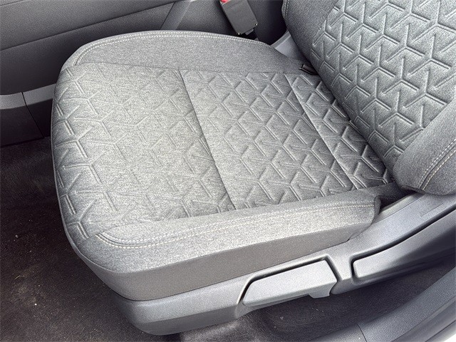 Nissan Kicks Vehicle Full-screen Gallery Image 24