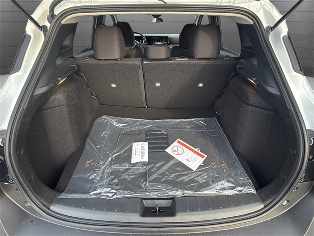 Nissan Kicks Vehicle Full-screen Gallery Image 25