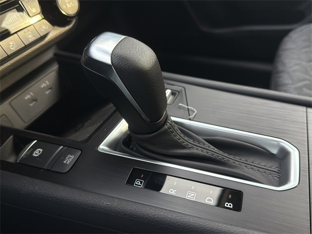 Nissan Kicks Vehicle Full-screen Gallery Image 27