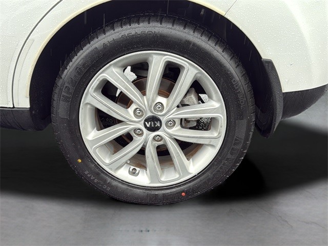 Kia Soul Vehicle Full-screen Gallery Image 16