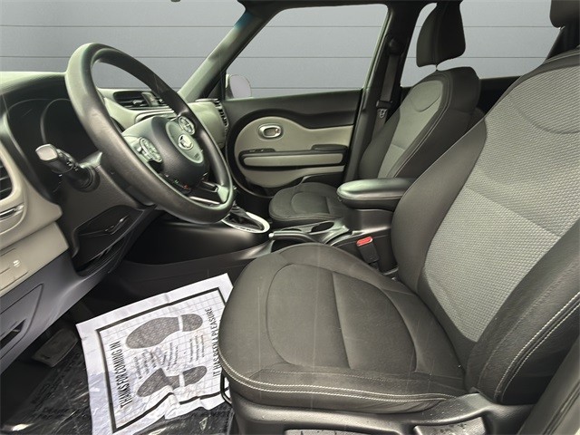 Kia Soul Vehicle Full-screen Gallery Image 17