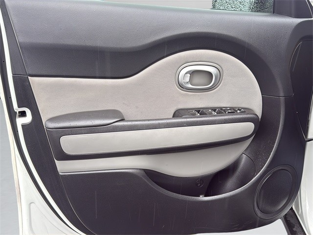 Kia Soul Vehicle Full-screen Gallery Image 20