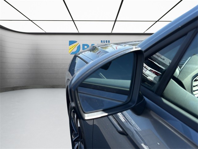 Volkswagen Tiguan Vehicle Full-screen Gallery Image 14