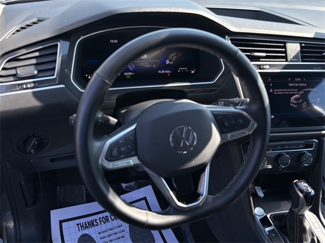 Volkswagen Tiguan Vehicle Full-screen Gallery Image 17