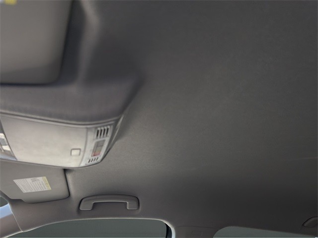 Volkswagen Tiguan Vehicle Full-screen Gallery Image 18