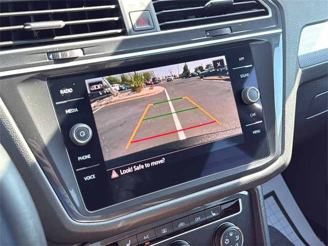 Volkswagen Tiguan Vehicle Full-screen Gallery Image 24