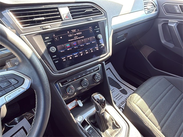 Volkswagen Tiguan Vehicle Full-screen Gallery Image 25