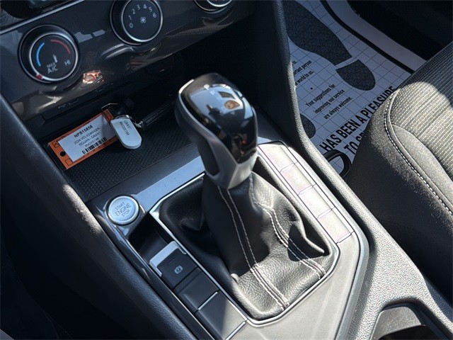 Volkswagen Tiguan Vehicle Full-screen Gallery Image 26