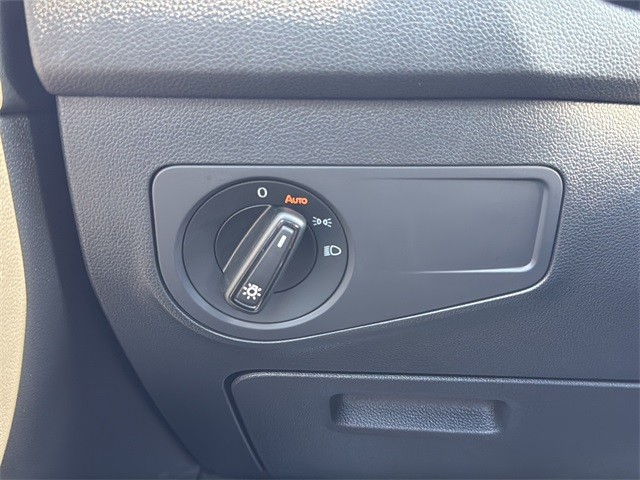 Volkswagen Tiguan Vehicle Full-screen Gallery Image 29