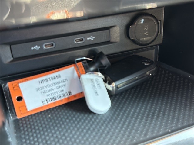 Volkswagen Tiguan Vehicle Full-screen Gallery Image 30