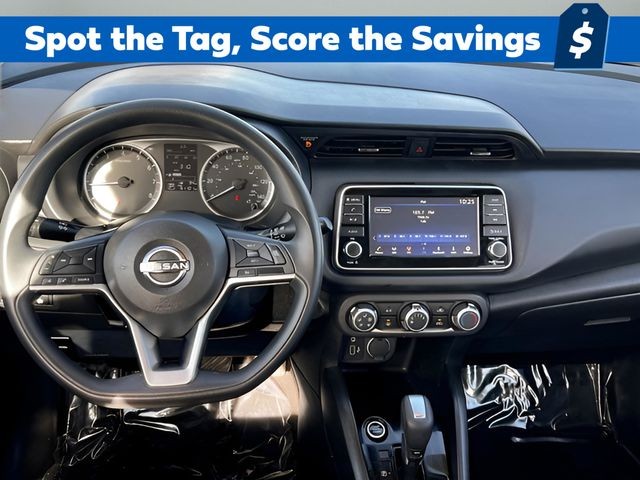 Nissan Kicks Vehicle Full-screen Gallery Image 11