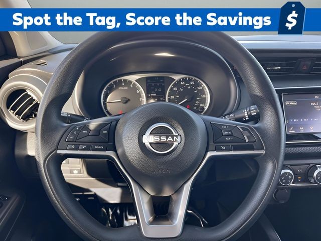 Nissan Kicks Vehicle Full-screen Gallery Image 12