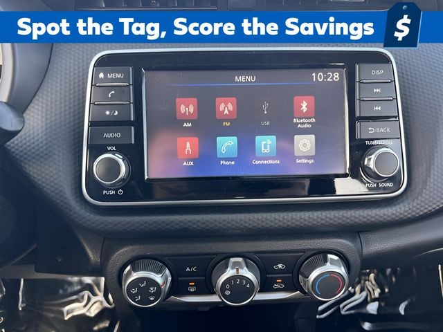 Nissan Kicks Vehicle Full-screen Gallery Image 16