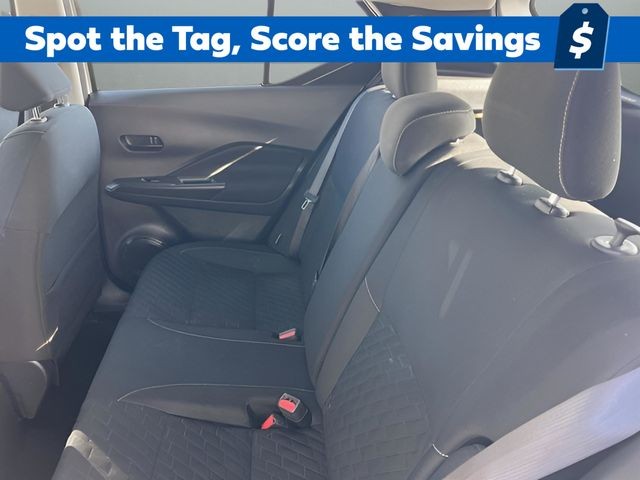 Nissan Kicks Vehicle Full-screen Gallery Image 17