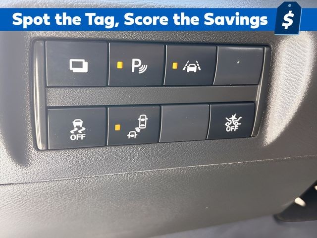 Nissan Kicks Vehicle Full-screen Gallery Image 19