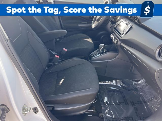 Nissan Kicks Vehicle Full-screen Gallery Image 20