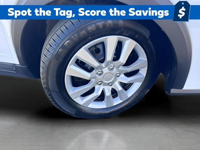 Nissan Kicks Vehicle Full-screen Gallery Image 24