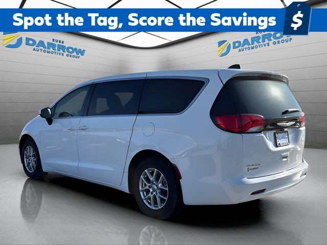 Chrysler Voyager Vehicle Full-screen Gallery Image 3