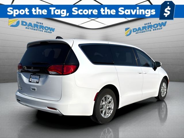 Chrysler Voyager Vehicle Full-screen Gallery Image 5