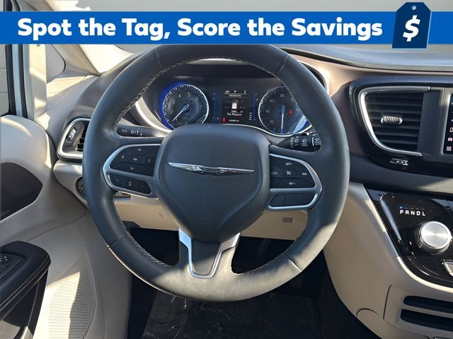 Chrysler Voyager Vehicle Full-screen Gallery Image 13