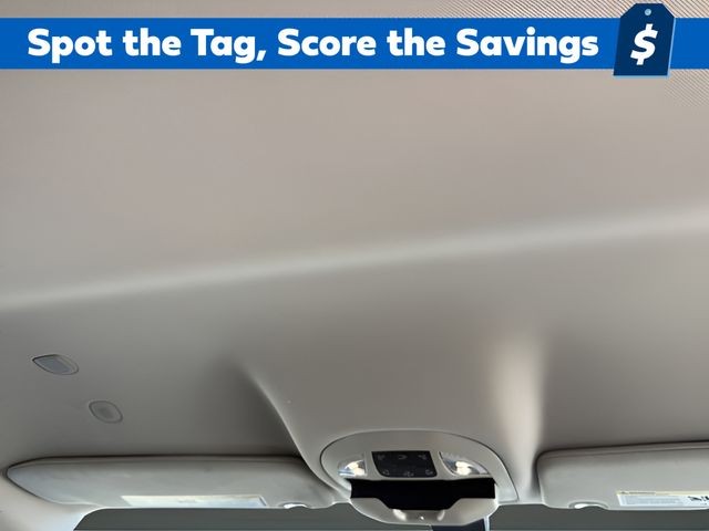 Chrysler Voyager Vehicle Full-screen Gallery Image 14