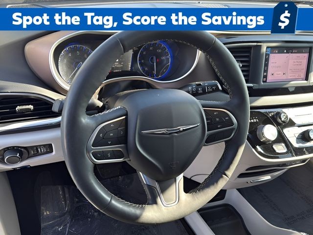 Chrysler Voyager Vehicle Full-screen Gallery Image 16